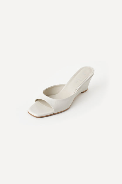 color_ivory